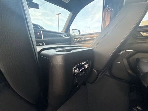 Used 2022 GMC Yukon XL Denali image 20
