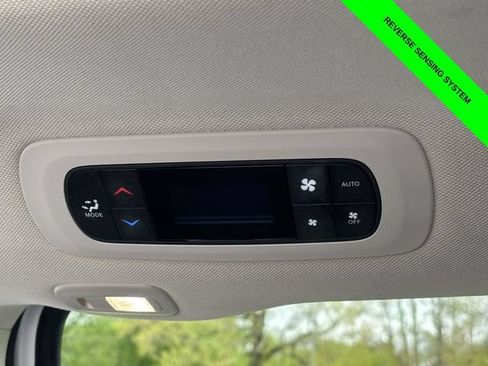 Used 2023 Chrysler Pacifica Limited FWD image 30