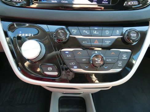 Used 2019 Chrysler Pacifica Touring Plus w/ Advanced Safetytec Group FWD image 30