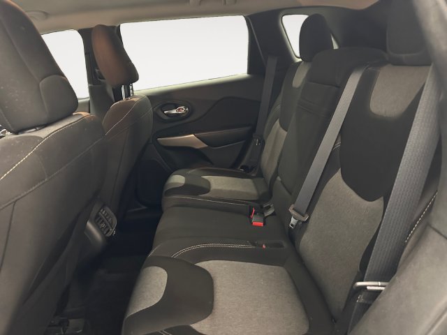 Used 2017 Jeep Cherokee Sport AWD/4WD image 13