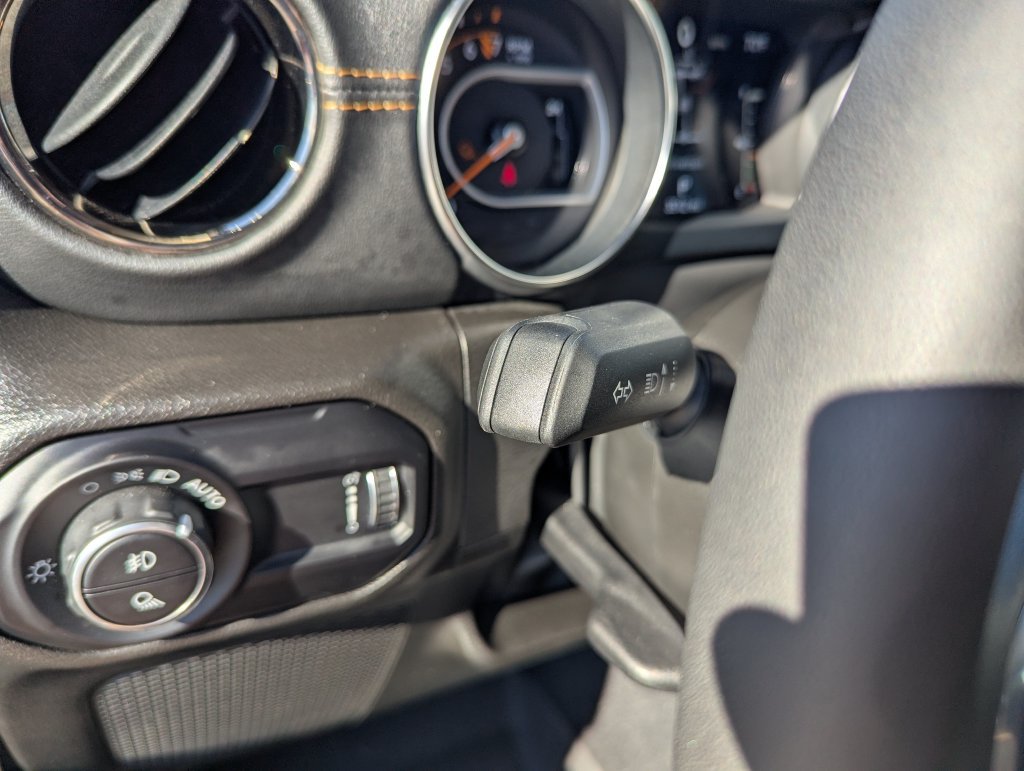 Used 2023 Jeep Gladiator Overland AWD/4WD image 21