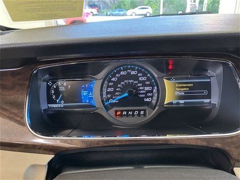 Used 2018 Ford Taurus Limited image 14