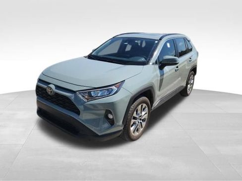 Used 2019 Toyota RAV4 XLE Premium FWD image 7