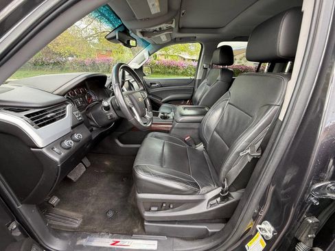 Used 2019 Chevrolet Suburban LT w/ Luxury Package image 11