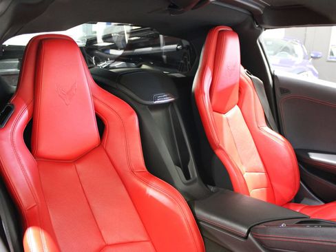 Used 2021 Chevrolet Corvette Stingray Coupe w/ Z51 Performance Package RWD image 32
