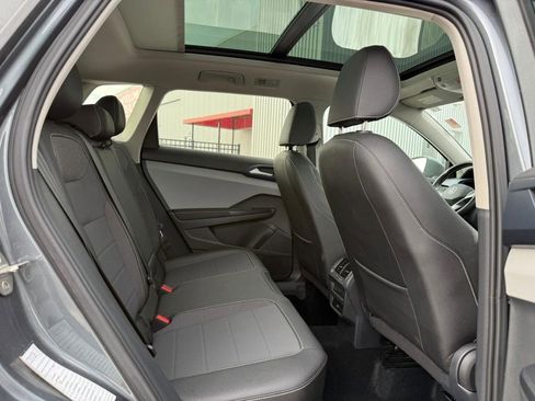 Used 2024 Volkswagen Taos SE image 12