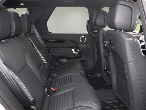 New 2025 Land Rover Discovery S image 17