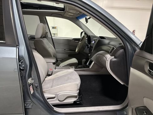 Used 2013 Subaru Forester 2.5X Premium w/ Popular Pkg 3 AWD/4WD image 21