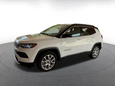 Used 2025 Jeep Compass Limited AWD/4WD image 7