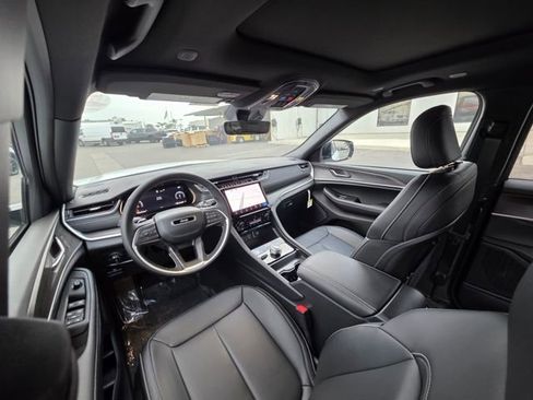 New 2025 Jeep Grand Cherokee L Limited w/ Trailer Tow Package image 19