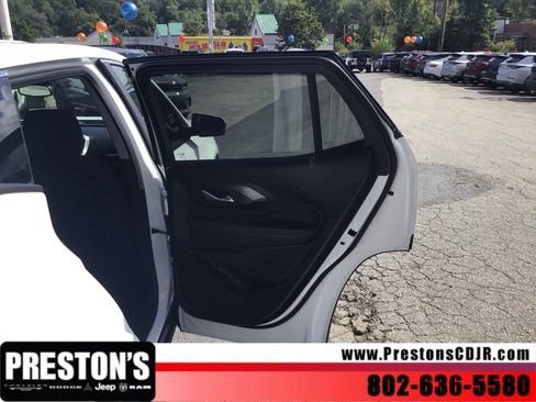 Used 2024 GMC Terrain SLE AWD/4WD image 26