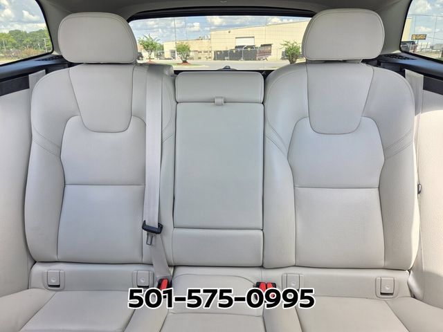 Used 2023 Volvo XC60 B5 Plus AWD/4WD image 12