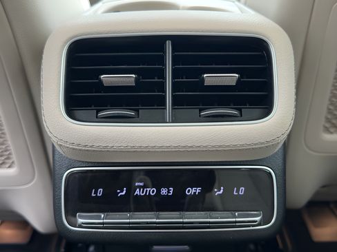 Used 2024 Mercedes-Benz GLS 450 4MATIC image 44