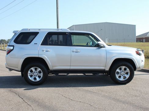 Used 2018 Toyota 4Runner SR5 image 4