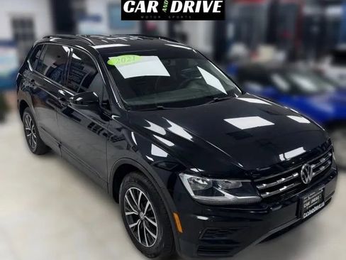 Used 2021 Volkswagen Tiguan S image 3
