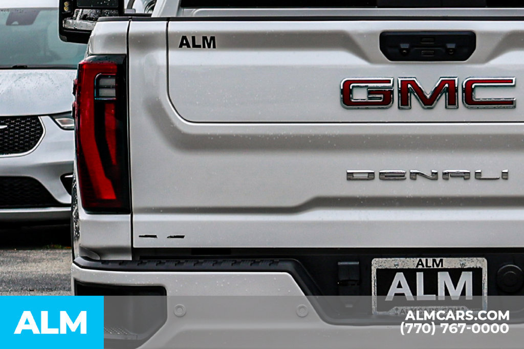 Used 2025 GMC Sierra 3500 Denali w/ Technology Package AWD/4WD image 12