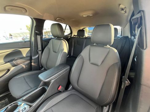 Used 2025 Buick Encore GX Preferred image 27