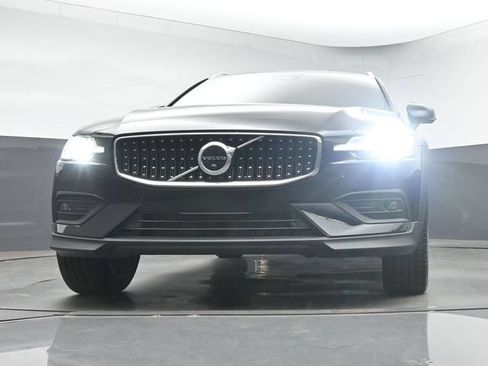 New 2026 Volvo V60 B5 Cross Country Ultra w/ Climate Package AWD/4WD image 40