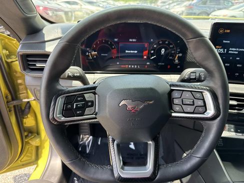 Used 2025 Ford Mustang Coupe RWD image 34