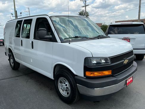 Used 2019 Chevrolet Express 2500 w/ Driver Convenience Package RWD image 3