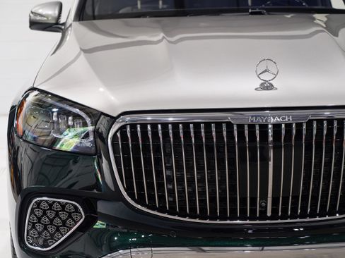 Used 2024 Mercedes-Benz Maybach GLS 600 4MATIC image 32