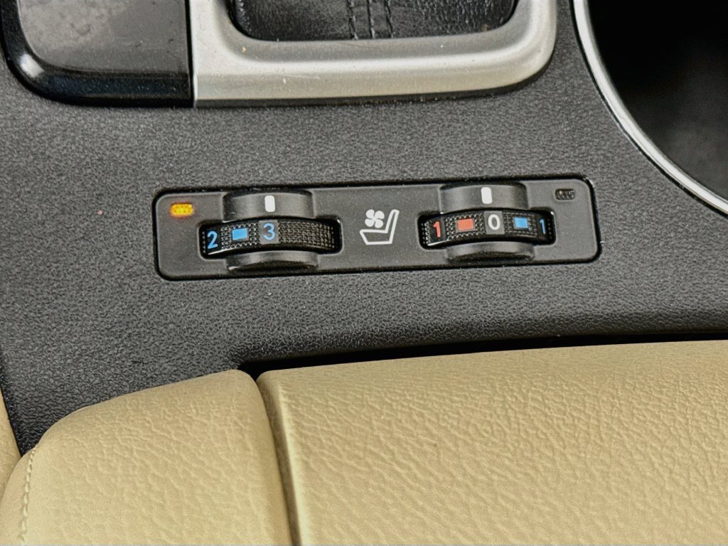 Used 2016 Toyota Highlander Limited FWD image 21