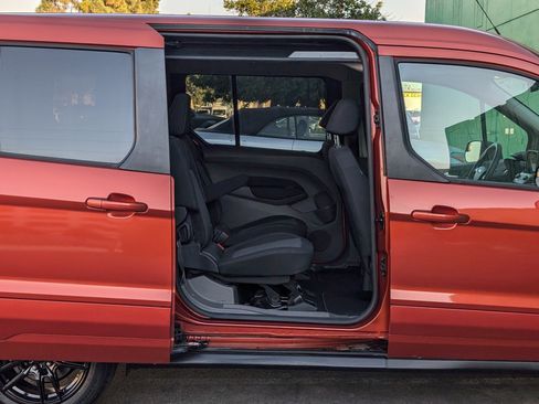 Used 2022 Ford Transit Connect XLT image 12