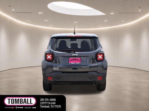 Used 2023 Jeep Renegade Latitude AWD/4WD image 6
