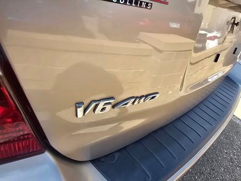 Used 2007 Toyota Highlander 4WD V6 w/ 3rd Row image 12