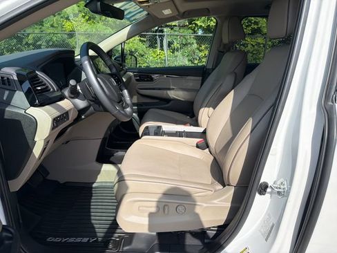 Used 2024 Honda Odyssey Elite image 11