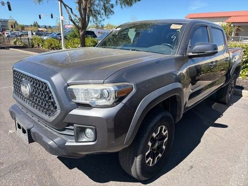 Used 2019 Toyota Tacoma TRD Off-Road w/ Technology Package image 15