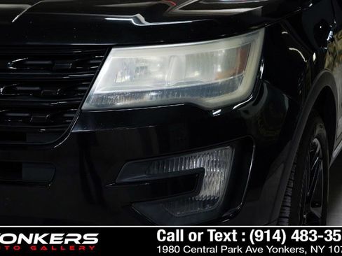 Used 2016 Ford Explorer XLT w/ Equipment Group 202A AWD/4WD image 28