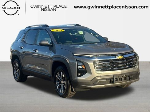 Used 2025 Chevrolet Equinox LT w/ Convenience Package II image 3