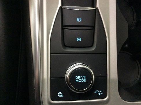 Used 2023 Ford Explorer XLT w/ Equipment Group 202A image 33