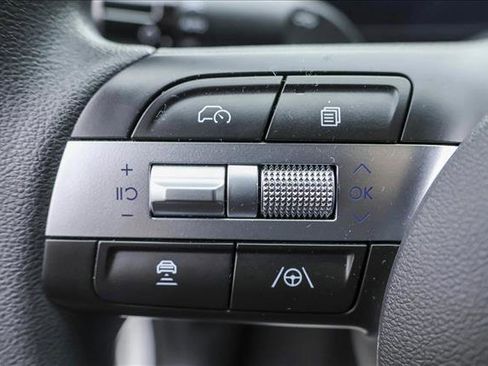 Certified 2025 Hyundai Tucson SE image 14