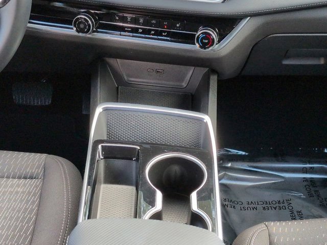 Used 2025 Chevrolet Equinox LT w/ Safety and Technology Package FWD image 18