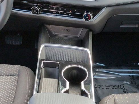 Used 2025 Chevrolet Equinox LT w/ Safety and Technology Package FWD image 18