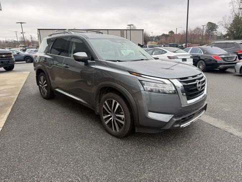 Used 2024 Nissan Pathfinder Platinum w/ Cargo Package image 9