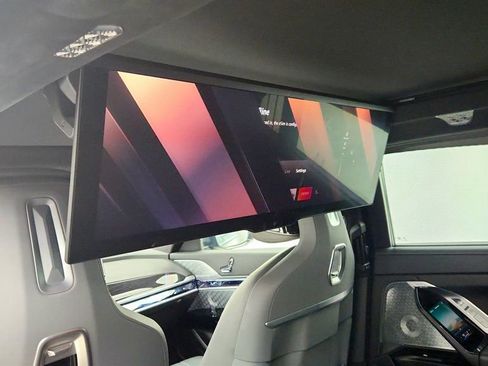 Used 2024 BMW i7 xDrive60 w/ Executive Package image 27