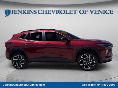 Certified 2025 Chevrolet Trax RS w/ Driver Confidence Package FWD image 2