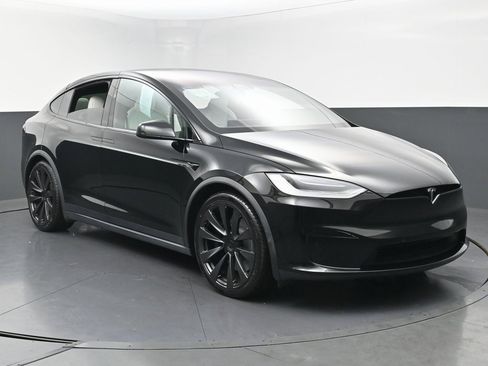 Used 2022 Tesla Model X Plaid image 2