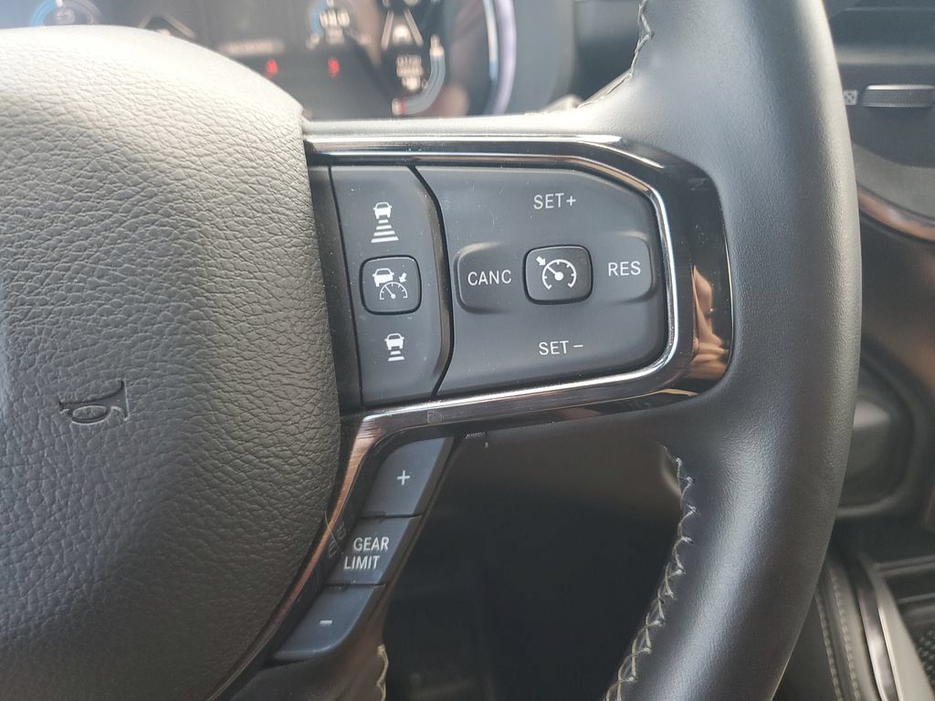 Used 2025 RAM 3500 Limited AWD/4WD image 25