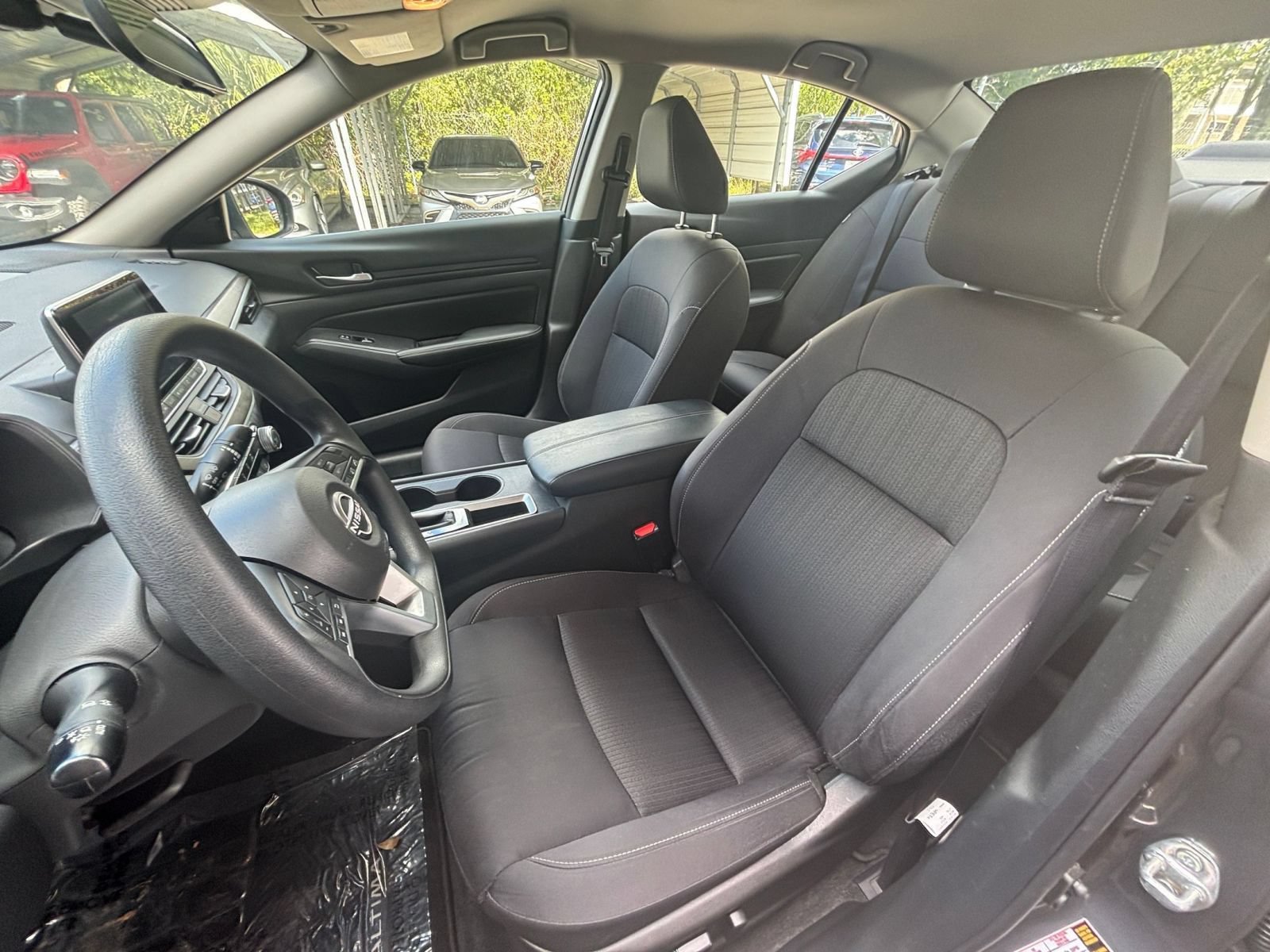 Used 2025 Nissan Altima 2.5 SV FWD image 35
