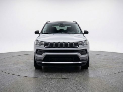 Used 2025 Jeep Compass Limited AWD/4WD image 2