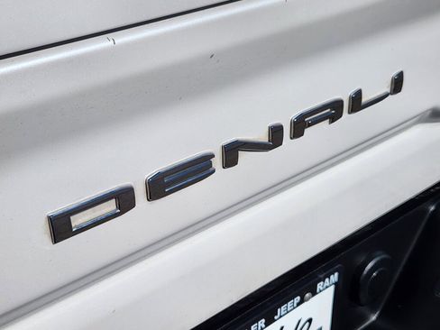 Used 2021 GMC Sierra 2500 Denali w/ Denali Ultimate Package image 11