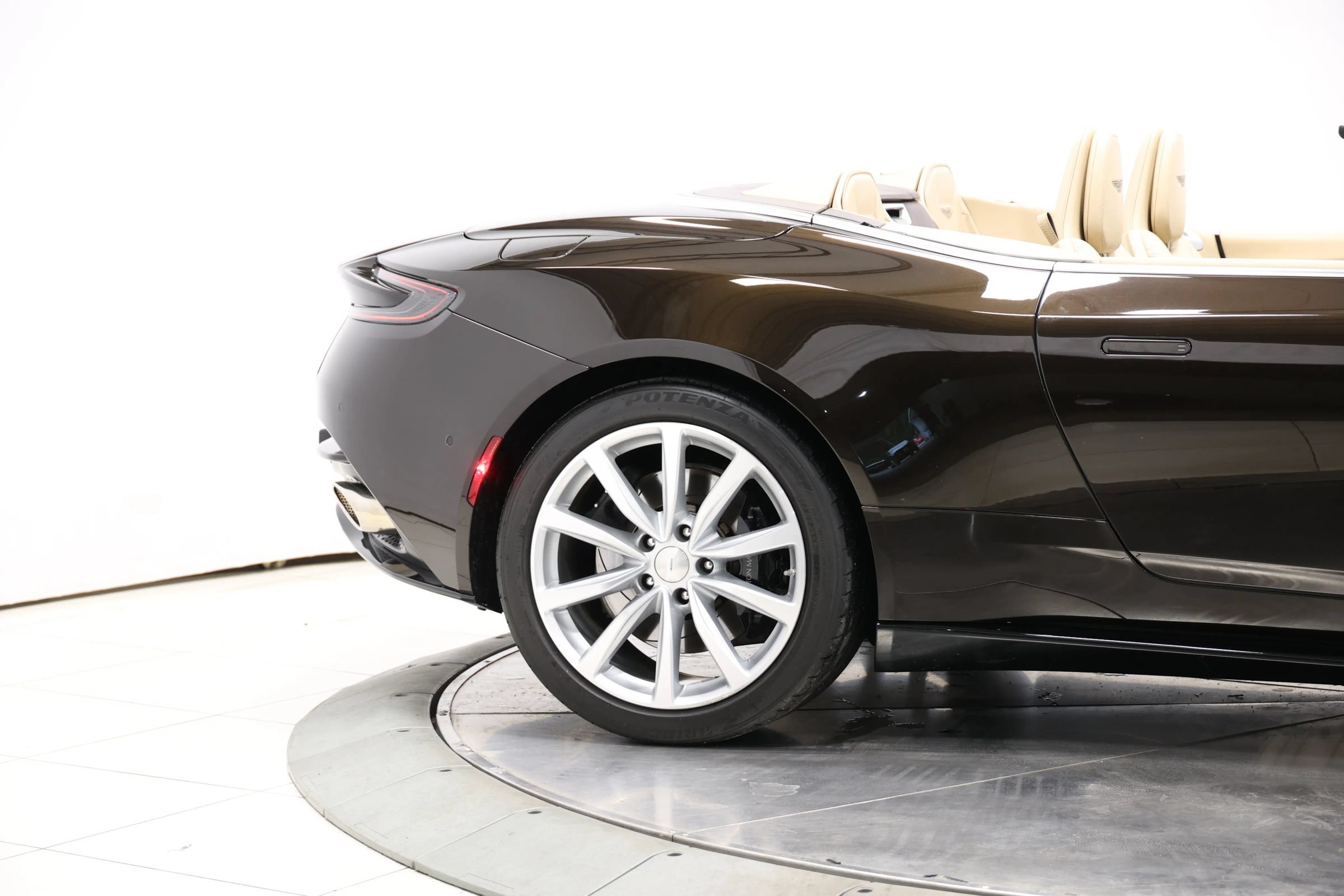Used 2019 Aston Martin DB11 Volante RWD image 75