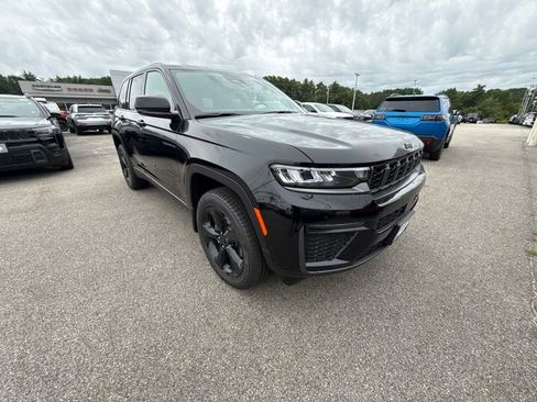 New 2026 Jeep Grand Cherokee Limited w/ Limited Altitude Package AWD/4WD image 7