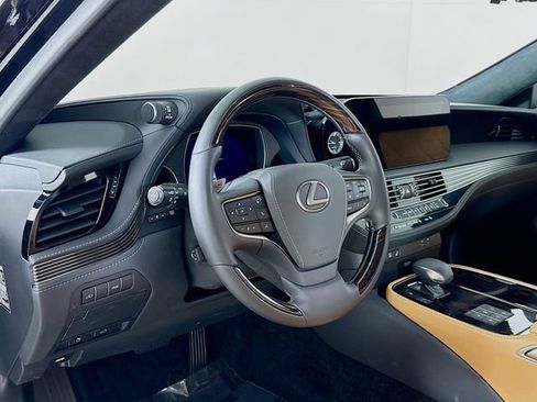 Used 2023 Lexus LS 500 AWD w/ Luxury Package image 9