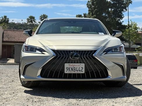 Used 2024 Lexus ES 350 w/ Premium Package image 4