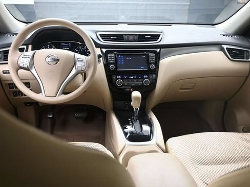 Used 2015 Nissan Rogue SV w/ SV Premium Package FWD image 9